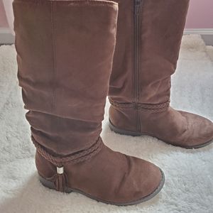Girl's Tall Boots. Size 4. EUC